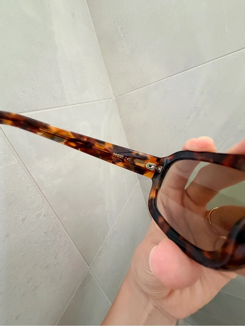 VEHLA Kaia Tort Sage Tortoise Sunglasses VS490 + Case
